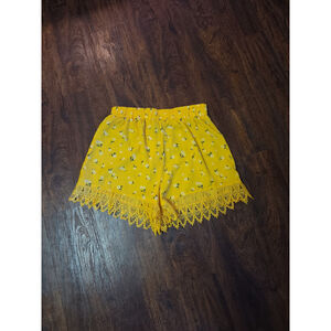 Rue 21 Daisy shorts size small